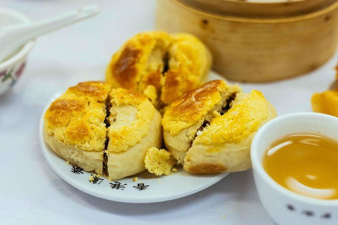 Highlights & Hidden Gems With Locals: Best of Hong Kong Private Tour - Man Mo Temple: A Calm Ritual Stop in the Middle of Busy Streets