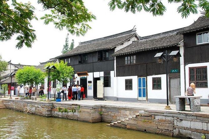 Hire a car with driver to Zhujiajiao Town 8 hours service - Meeting up in Shanghai: Nanjing Road vs. downtown hotel pickup