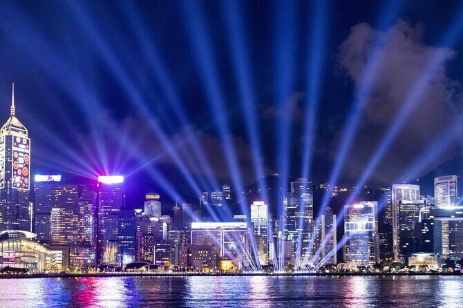 HK Night Views: Victoria Peak Tram & Cruise Buffet Tour - Causeway Bay Start: Petty Person Beating and a Quick Reality Check