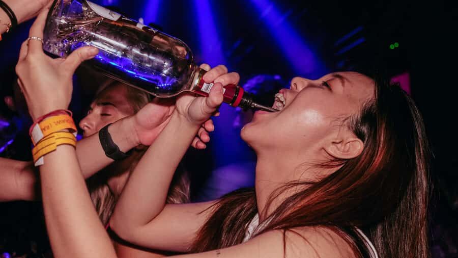 Hong Kong: 3-Hour Lan Kwai Fong Pub Crawl - The Real Appeal of a 3-Hour Pub Crawl in Lan Kwai Fong