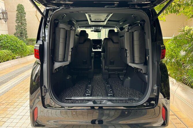Hong Kong Airport Transfer Luxury MPV - Arrival Hall B meet-and-greet: what it actually feels like