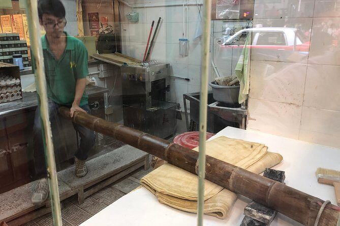 Hong Kong Cantonese Culinary Private Walking Tour - Kowloon street food, but with a guide who knows the rules