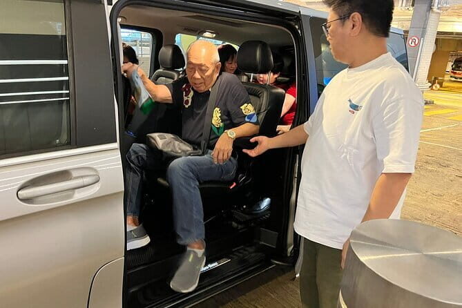 Hong Kong City Highlights and Hidden Gems by Private Car - How this private car highlights day really works