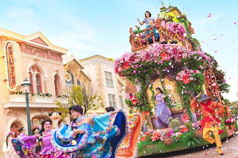 Hong Kong Disneyland: Non-Stop 2-Day Fun Ticket - Main Entrance orientation: where your day really starts