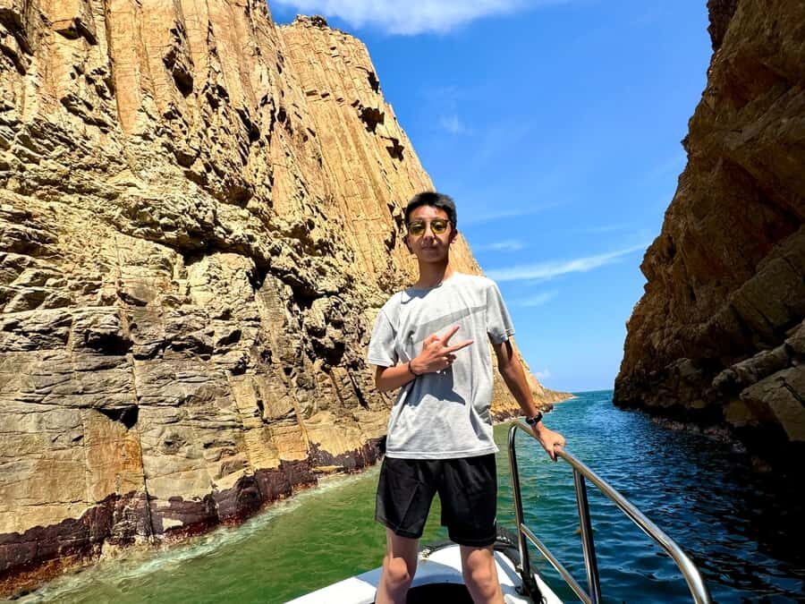Hong Kong: Geopark Four Sea Arches Volcano Sightseeing Tour - Speedboat Time: The Sea Arch Moment You’ll Actually Feel