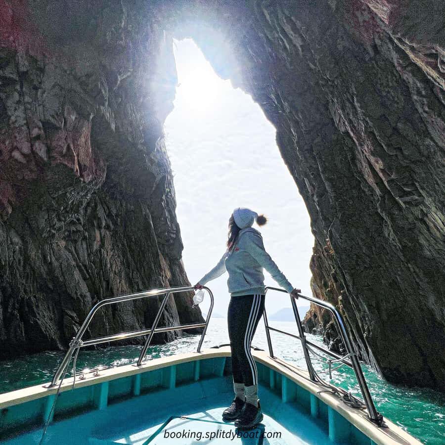 Hong Kong: Geopark Four Sea Arches Volcano Sightseeing Tour - The Star Feature: Largest Hexagonal Column Volcanic Rock