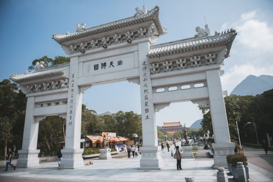 Hong Kong: Ngong Ping 360 Cable Car, Tai O & Big Buddha Tour - Big Buddha and Po Lin Monastery: impressive views, real stairs