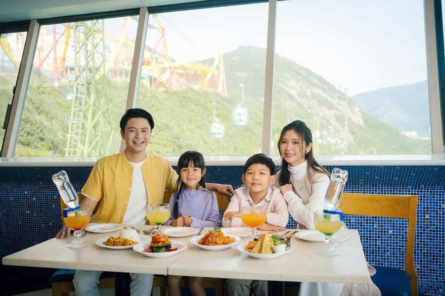 Hong Kong: Ocean Park Entry Ticket+ Superior Set Meal Coupon - Neon Lights Up Old Hong Kong: Atmosphere Beyond the Animals