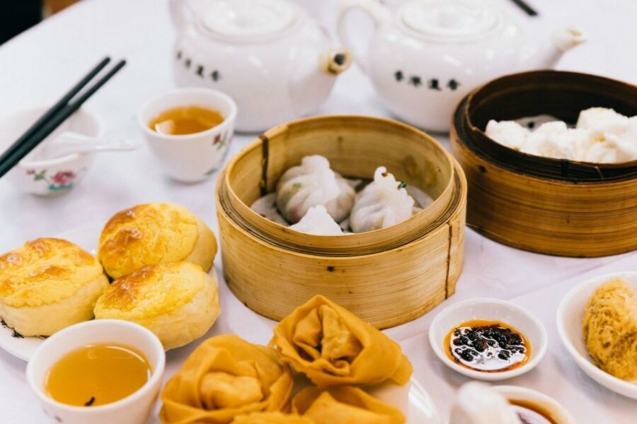 Hong Kong: Private Food Tour with 10 Tastings - Vegetarian option: how the menu adapts without ruining the flow
