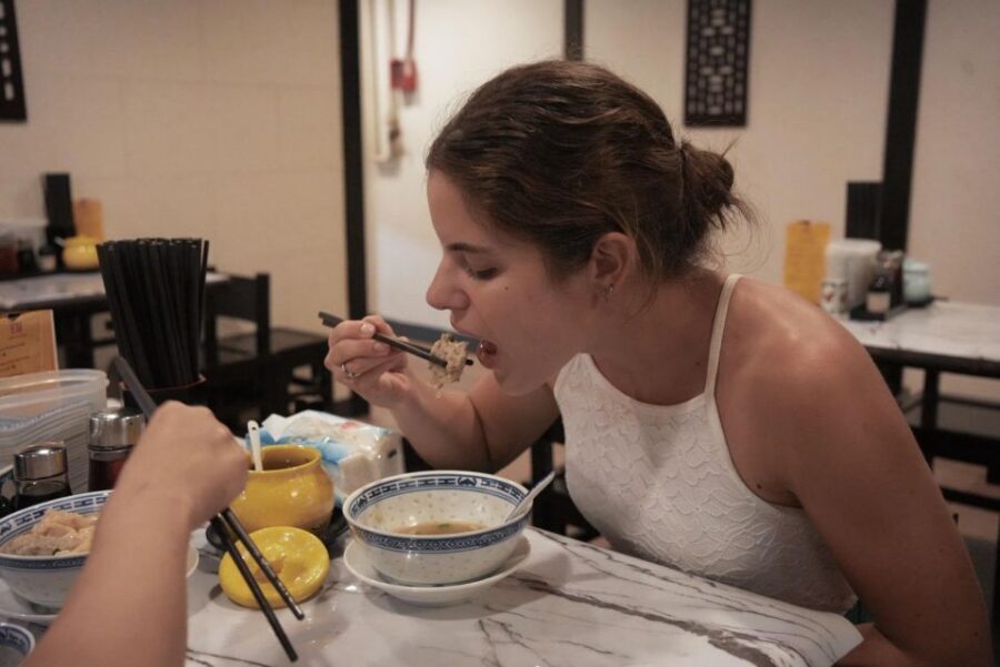 Hong Kong: Street Food Tasting Tour in Old Town Central - A 3-hour street-food sprint through Central and Sheung Wan
