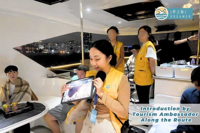 Hong Kong: Victoria Harbour Cruise with Live Tour and Photos - Service That Changes the Feel of the Tour