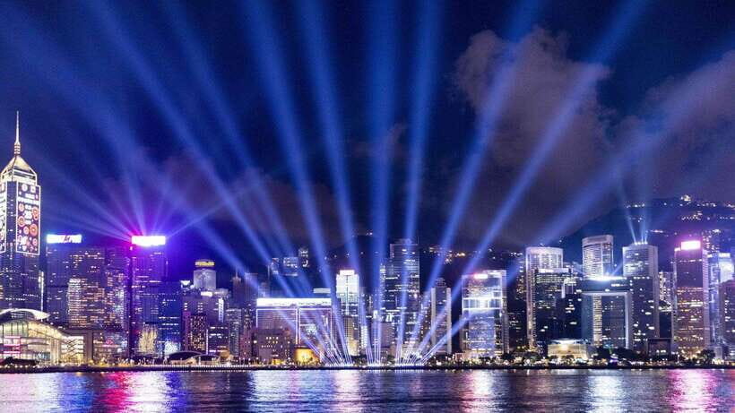 Hong Kong: Victoria Peak Tram & Cruise Buffet Tour - Key Things That Make This Tour Work