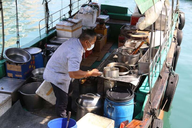 Hong Kong's Unforgettable Fishing and Cultural Immersion - Aberdeen Fishing Village: The Setting That Makes the Hour Worth It