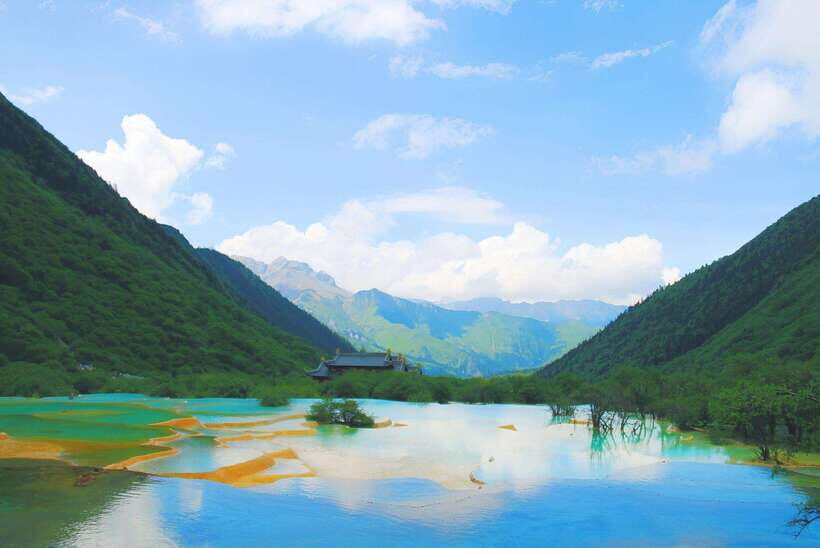 Huanglong Scenic Area: Explore Stunning Five-Colored Ponds - The Walk-Up Strategy: Two Mountains, Terraces, and Forest Giants