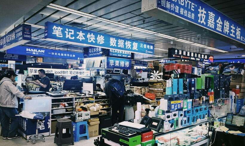 Huaqiangbei Insider Tour: Explore Shenzhen’s Tech Wonderland - Shenzhen Snacks Between Market Stops