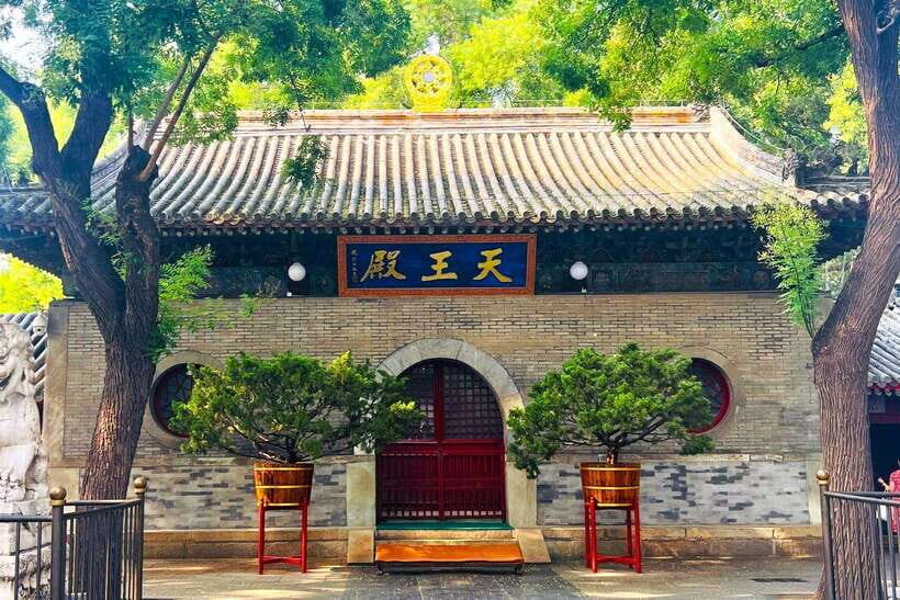 Hutong Walking Tour: Discover Real Beijing without Crowds - Emperors Temple of Past Dynasties: Photo Stop With Real Context