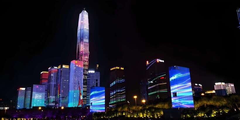Iconic Shenzhen Skyscraper - Ping An Finance Center - Ticket collection with your QR: where people get stuck