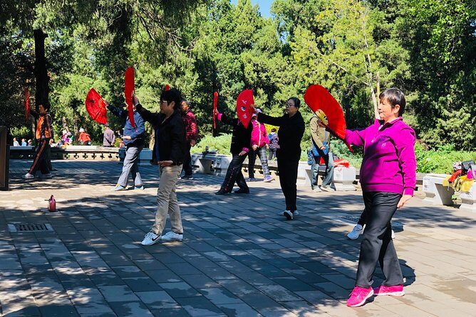 Jingshan Park Tour - Stop 4: Yandai Xie Street and the courtyards by the Jade River