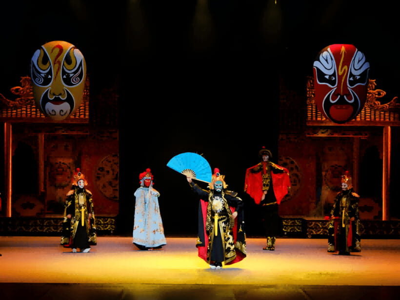 Jinjiang Theater:Eight-Face Changing-Legendary Sichuan Opera - The included tea: what the gaiwan bowl adds before showtime