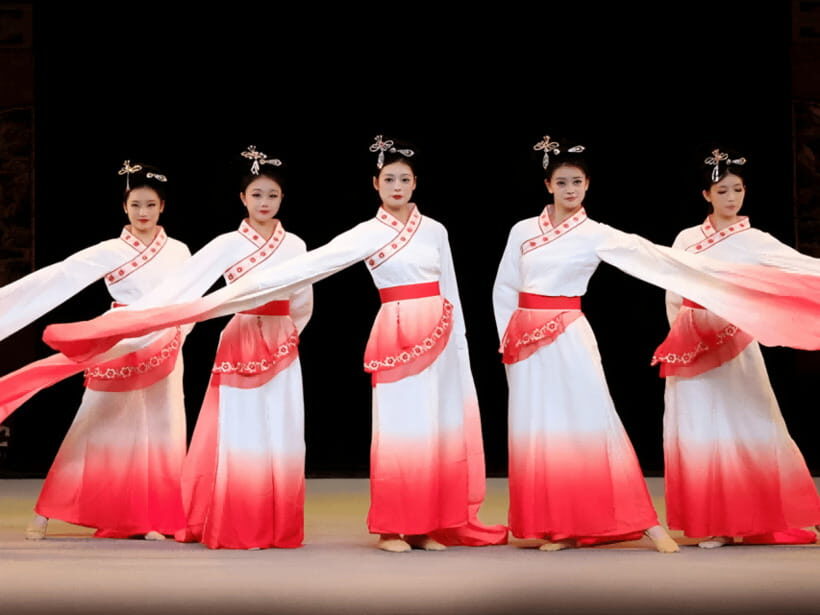 Jinjiang Theater:Eight-Face Changing-Legendary Sichuan Opera - What the show really is: Sichuan opera skills plus a story arc