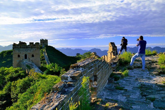 Jinshanling Great Wall Day Trip: Transfer or Guided Service - Jinshanling in a Day: Why This Section Feels Different