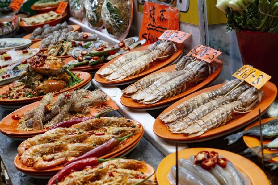 Kowloon: Private Night Markets & Street Food Experience - Dundas Street gaai: tiny alleys and tiny bars