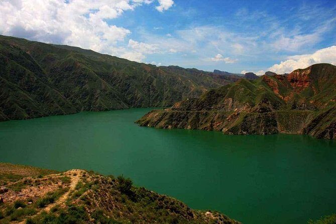 Lanzhou Private Day Tour: Binglingsi Grottoes and Liujiaxia Gorge - Price and value: what $265 covers on a long day