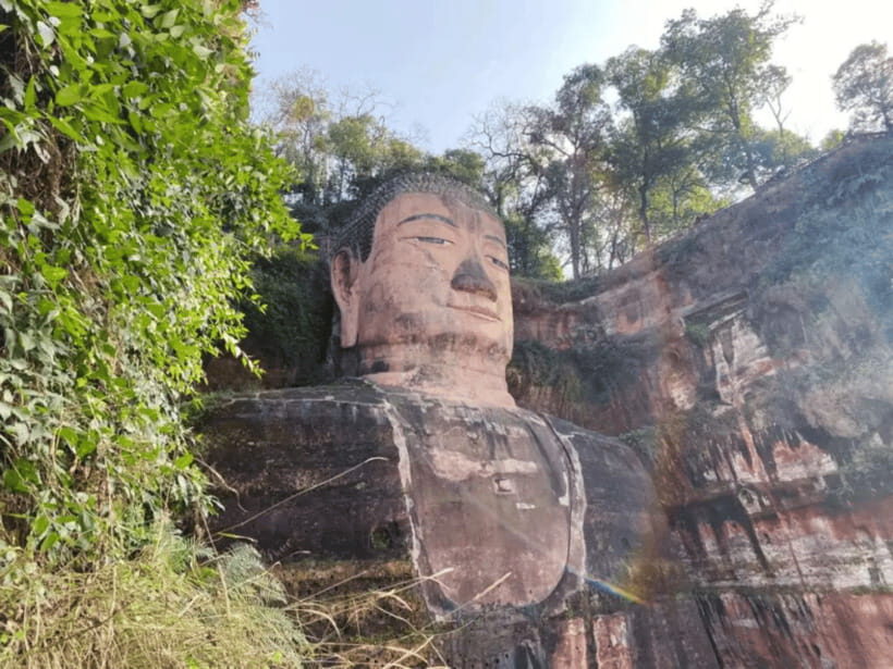 Leshan Giant Buddha Tour: Discover Ancient Stone Masterpiece - The Cliff Details You’ll Want to Spot (So It Doesn’t Become Just a Big Statue)