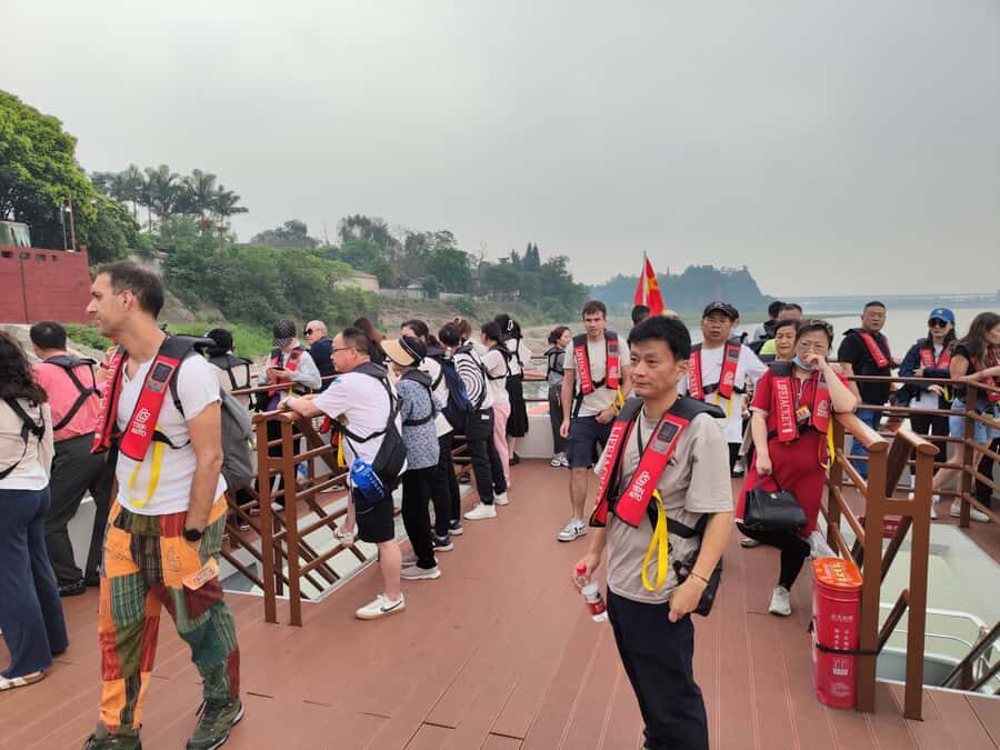 Leshan Grand Buddha Scenic Area and Panda Park Day Tour - The Group Tour Reality: What the Day Feels Like