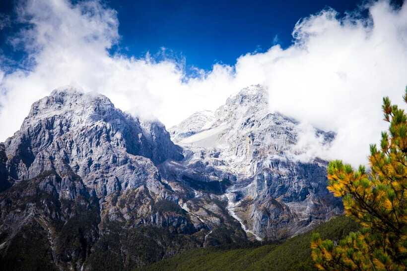 Lijiang: Jade Dragon Snow Mountain and Blue Moon Valley Tour - The Best Way to Dress and Pack for Cold Mountain Views