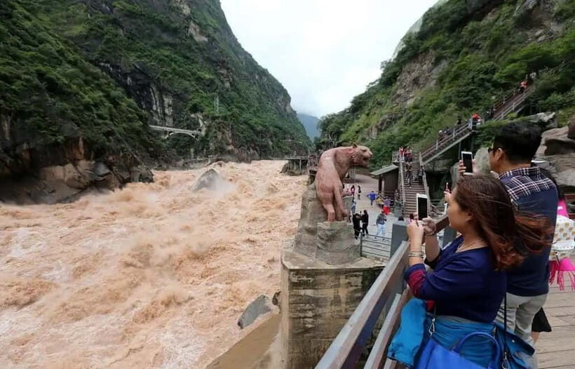 Lijiang: Tiger Leaping Gorge with Lijiang Private Tour - Choosing your hiking day: full gorge time vs Tiger Leaping Stone