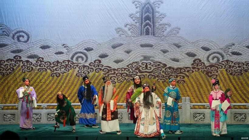 Liyuan Theater Beijing Opera Show Tickets - Meeting point timing: Qianmen Jianguo Hotel 30 minutes early
