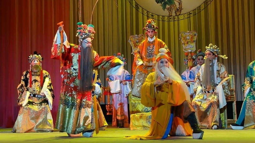Liyuan Theater Beijing Opera Show Tickets - Inside the show: makeup, costumes, and the live orchestra