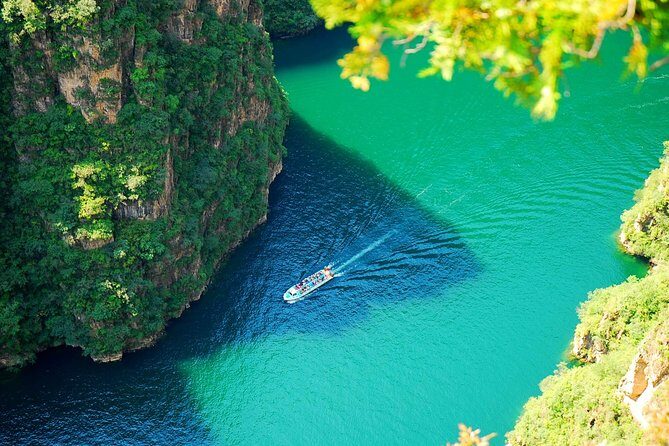 Longqing Gorge and Guyaju Caves Private Day Tour - Longqing Gorge: steep scenery, a dam walk, and a boat cruise