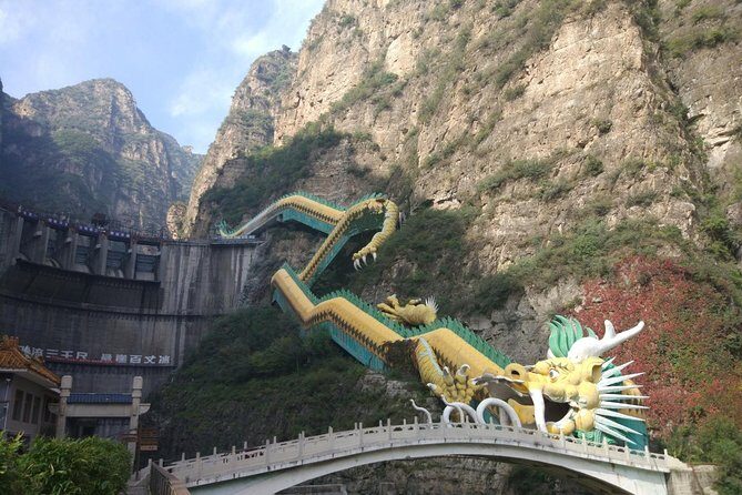 Longqingxia Gorge Cruise and Guyaju Cave Dwellings Private Day Tour - Private guide + included tickets: fewer hassles, better flow