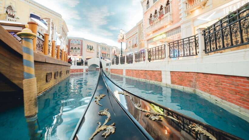 Macau: Venetian-Style Gondola Ride - Venice Vibes, Macau Location: What the Ride Really Feels Like