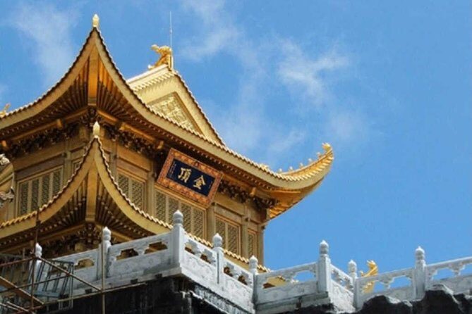 Mt Emei and Giant Buddha 2 Days Tour - Wannian Temple and Qingyin Pavilion: A Monk-Focused Morning on Emei
