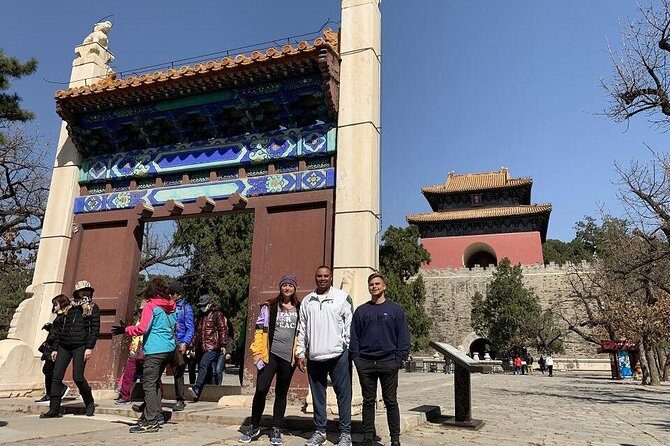 Mutianyu Great Wall & Ming Tombs Private Layover Guided Tour - Meeting your guide: English that keeps you confident