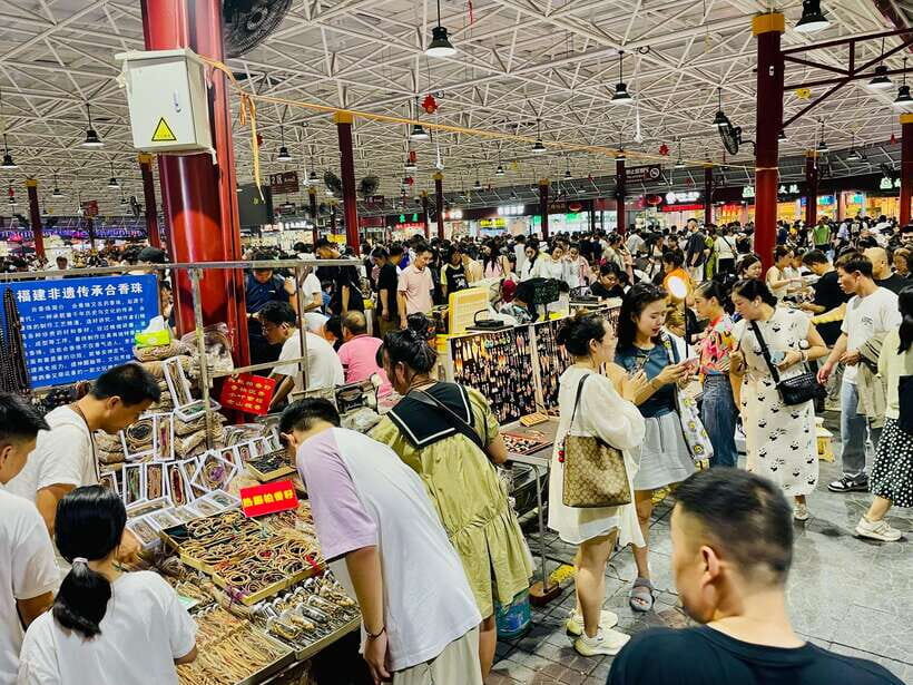 Night Market Haggling Adventure with an English Guide! - A 6:30 PM Start: What the Market Feels Like at Night