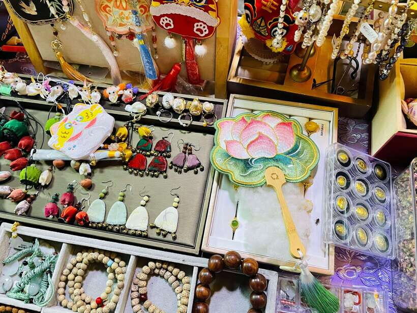 Night Market Haggling Adventure with an English Guide! - Stop One: Shopping in Panjiayuan Antique Market (About 1 Hour)