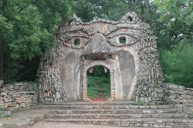One day Stone Forest and Nuohei Yi Village Tour - Nuohei Yi Village in Shilin County: Sani life and a museum stop