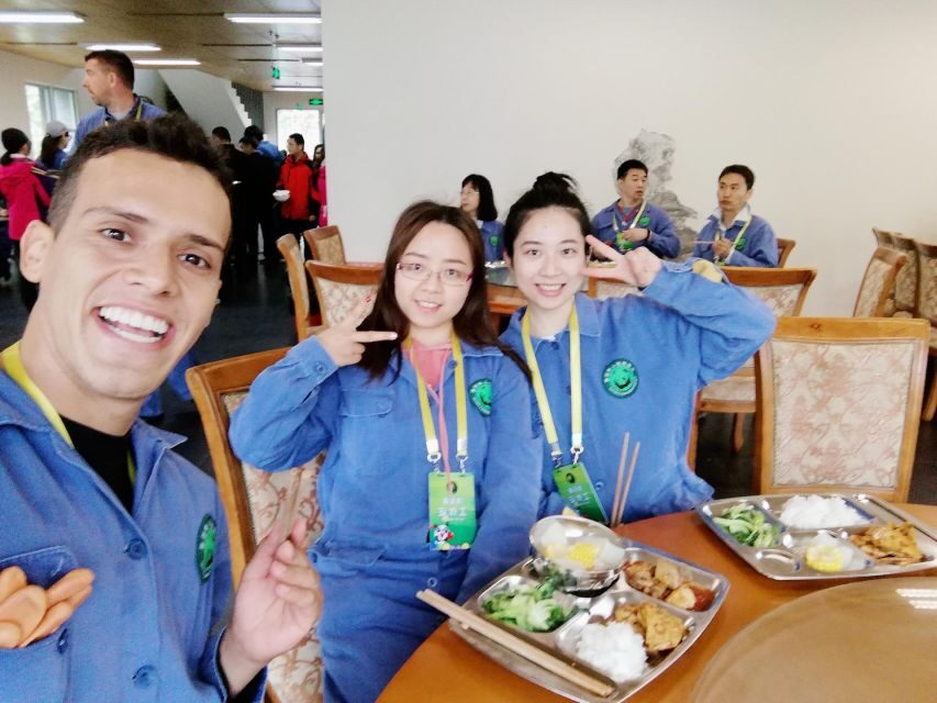 Panda Volunteer Project Day Trip(Wolong/Du Jiang Yan) - Getting there: early pickup and a long-ish ride
