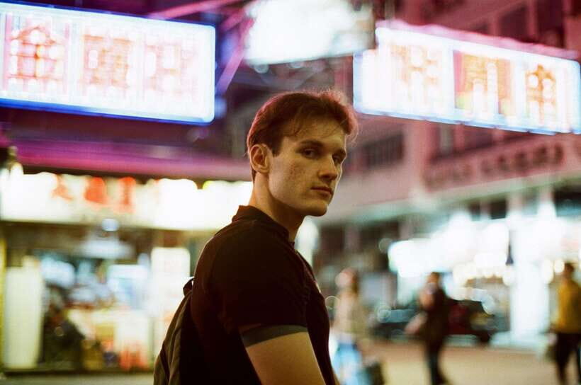 Photo + Story: With You in Frame, a Deep Dive into Hong Kong - Your Kowloon Start: Picking Up, Getting Moving, Then Photographing