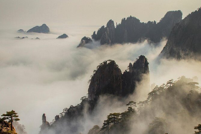 Private 4-Day Tour to Mount Huangshan, Hongcun and Tangyue with Accommodation - Day 2: Hongcun first, then Yungu Cable Car to your mountain hotel