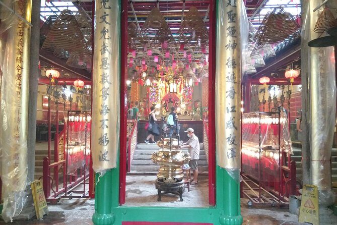Private 4-Hour Hong Kong City Tour – Customized Experience - Aberdeen Fishing Village and the harbor views: old Hong Kong on the water’s edge