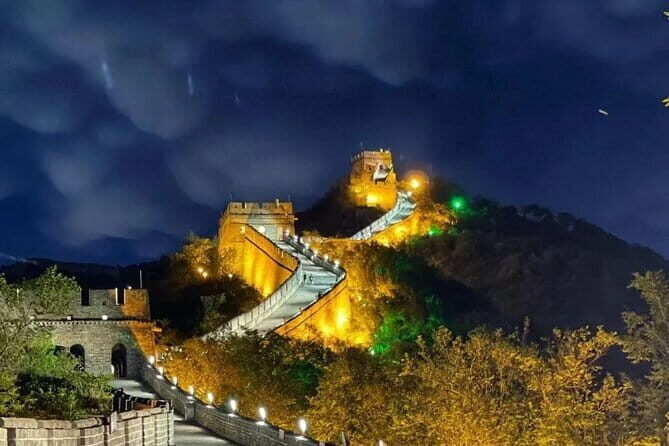 Private Badaling Great Wall Night Tour with English Driver - Arriving before the lights: walking in the calm window
