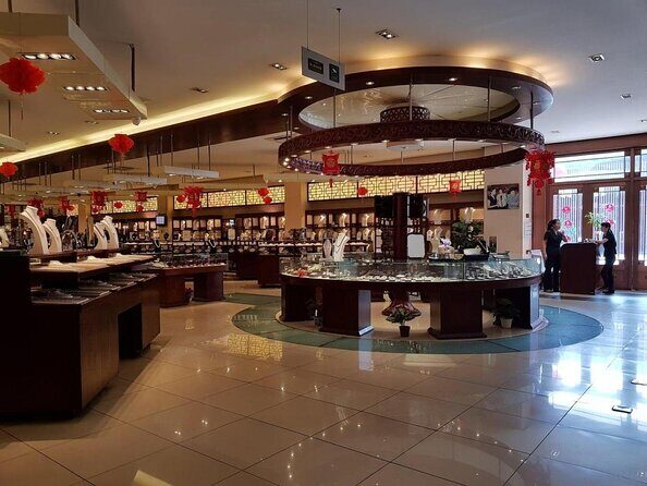 Private Beijing Markets Tour with Tea Tasting at Hongqiao Pearl Market - Panjiayuan Flea Market: A 3,000-Stall Hunt for Antiques and Interesting Copies