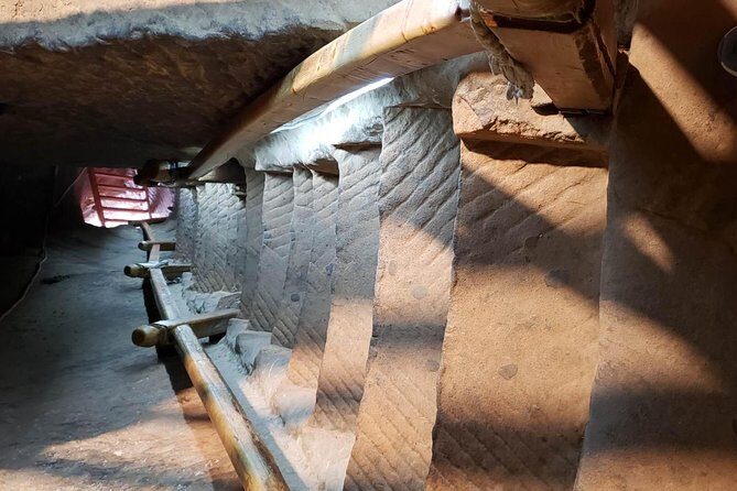 Private Day Tour: Horse Hoof Temple Grottoes and Zhangye Danxia Landform - Price and value: what $299 per person buys in a full private day