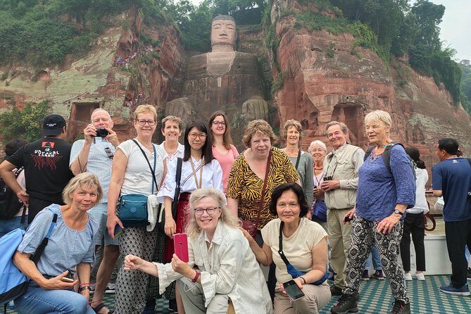 Private Day Tour to Leshan Grand Buddha from Chengdu - Lunch in Leshan: included, local, and surprisingly useful