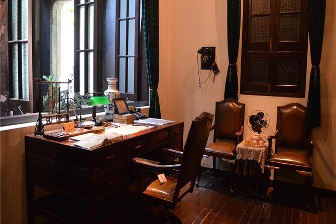 Private Full-Day Tour: Shanghai Past and Present - The Bund waterfront: colonial architecture plus Pudong skyline views